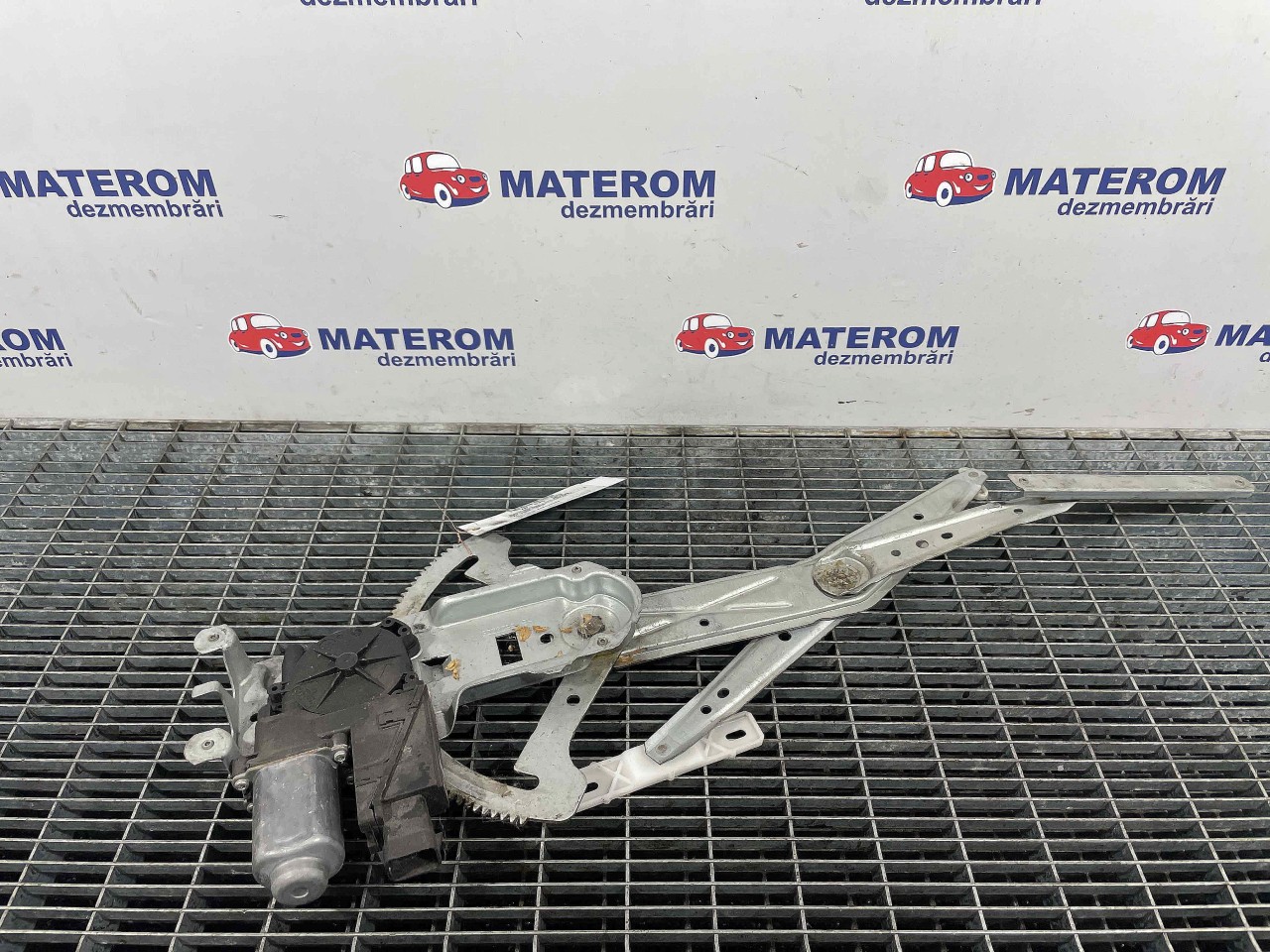 MACARA USA FATA DREAPTA OPEL MERIVA - - (2003 2010)