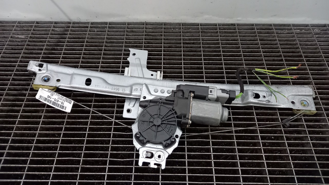 MACARA USA FATA DREAPTA PEUGEOT 207 - - 