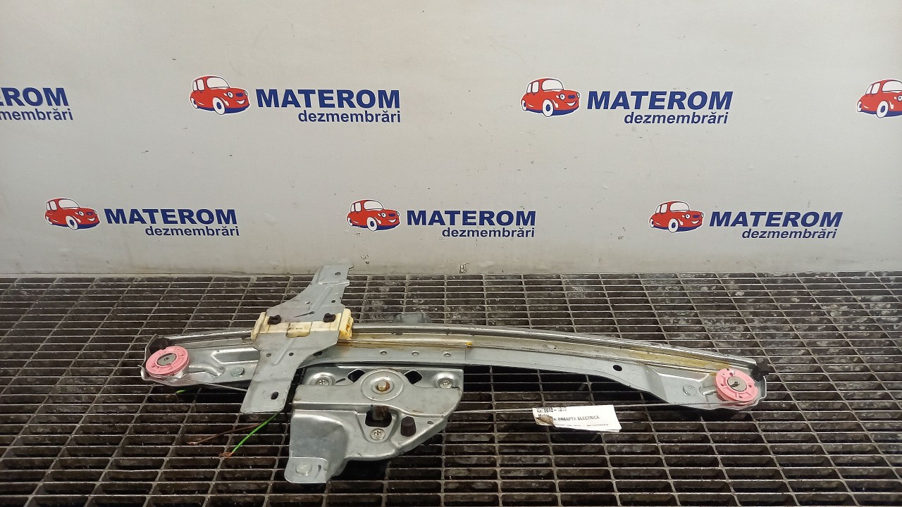 MACARA USA FATA DREAPTA PEUGEOT 208 - - (2012 2015)