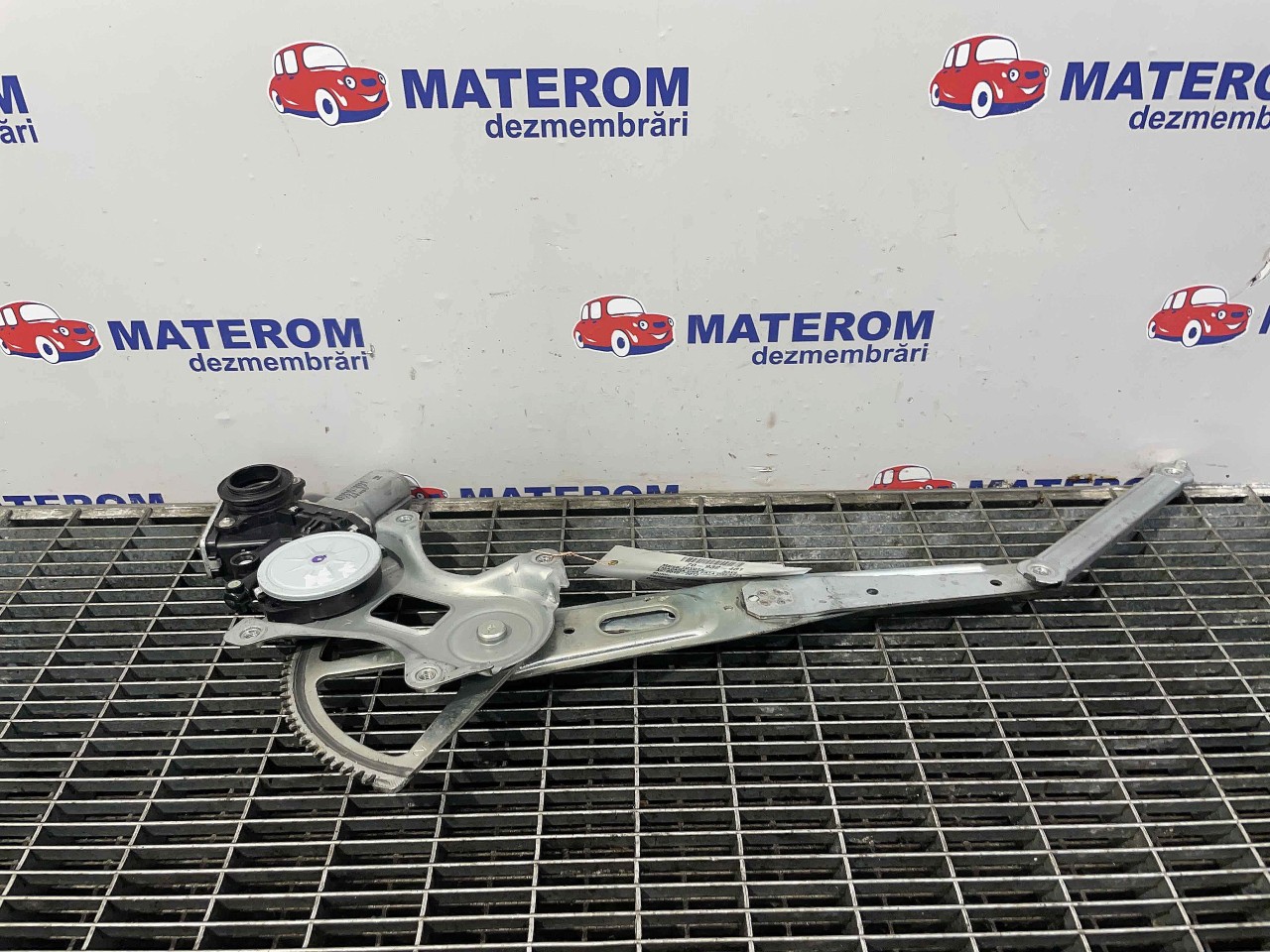 MACARA USA FATA DREAPTA TOYOTA RAV4 - - 