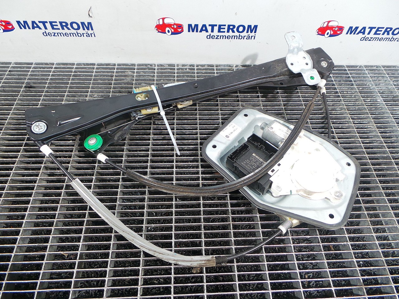 MACARA USA FATA DREAPTA VW GOLF V - - (2004 2008)