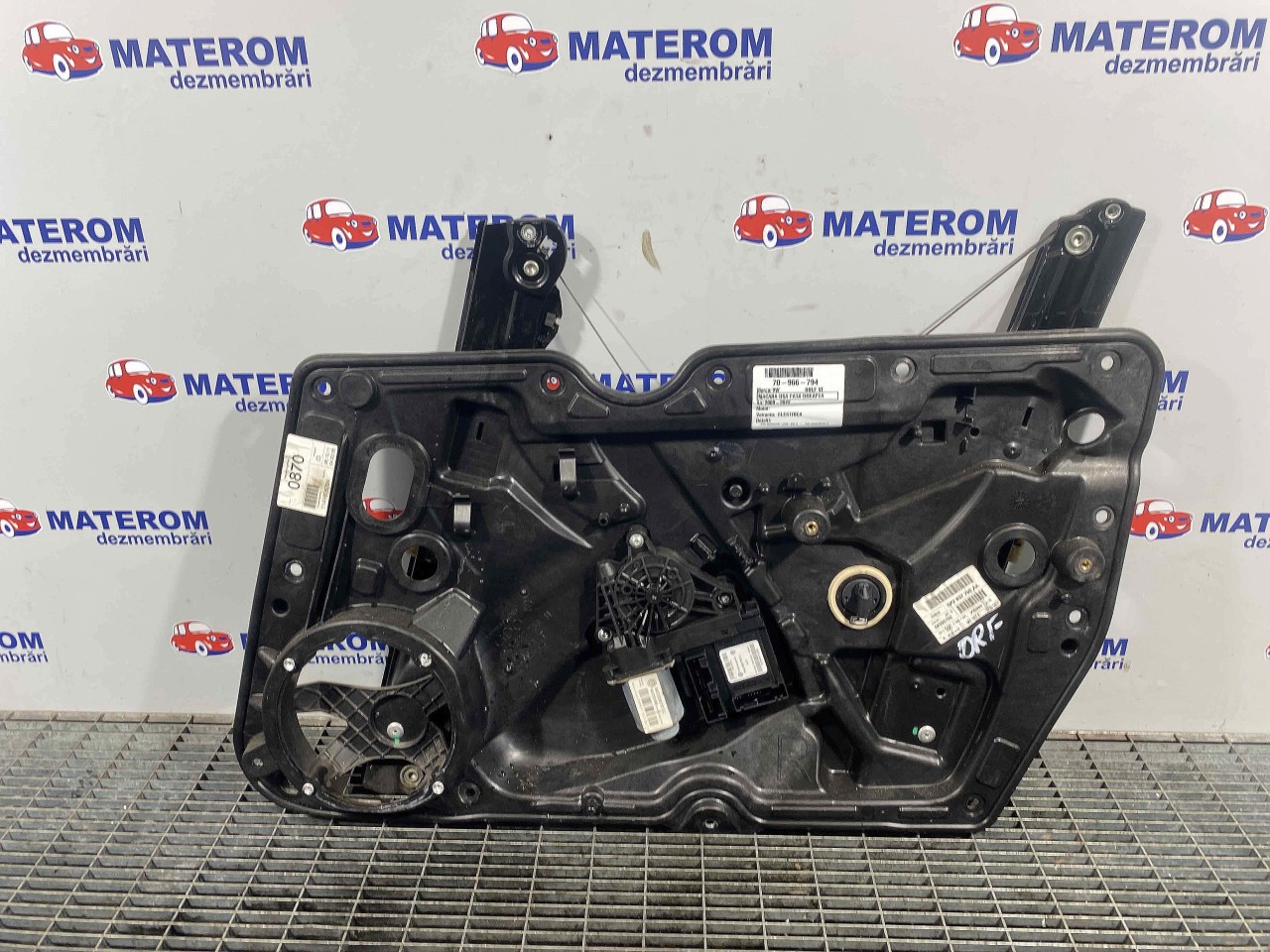 MACARA USA FATA DREAPTA VW GOLF VI - - (2008 2012)