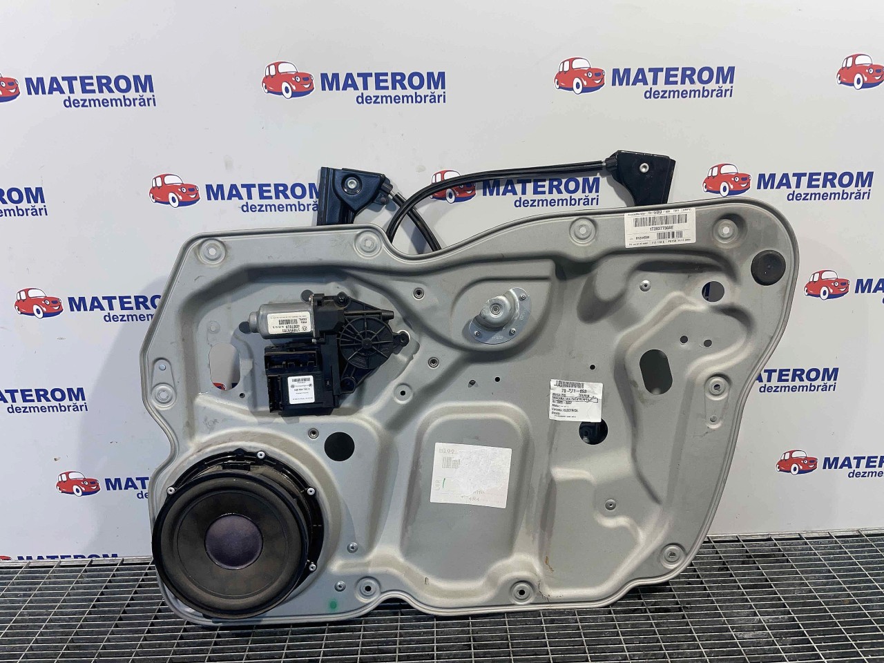 MACARA USA FATA DREAPTA VW TOURAN - - (2003 2007)