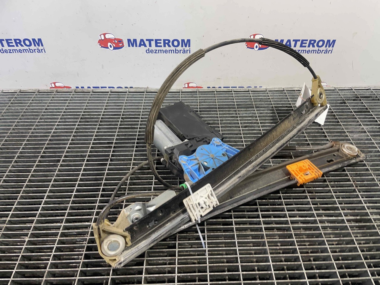 MACARA USA FATA STANGA AUDI A4 - - (2004 2007)