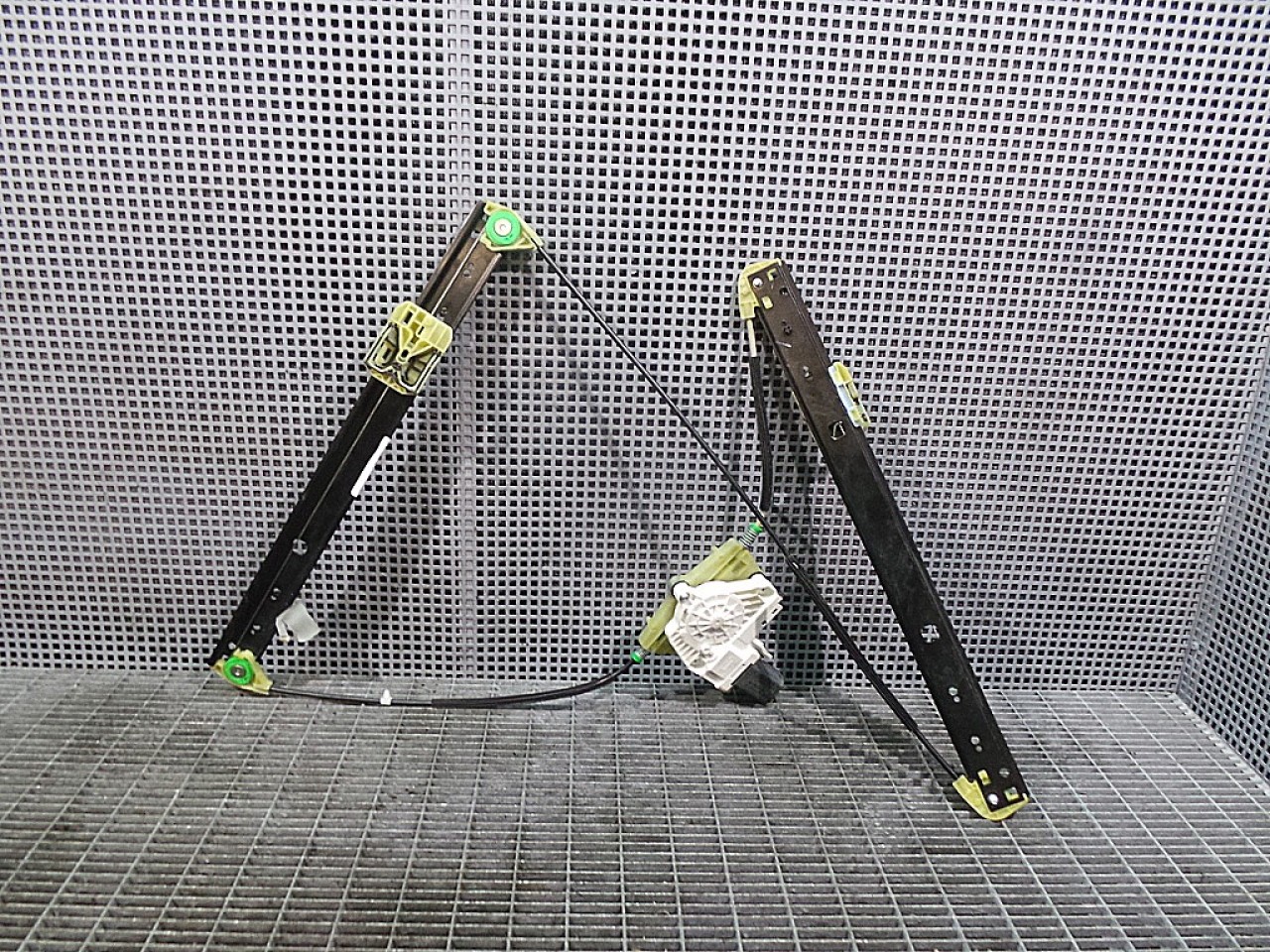 MACARA USA FATA STANGA AUDI Q7 Q7 - - (2010 2015)