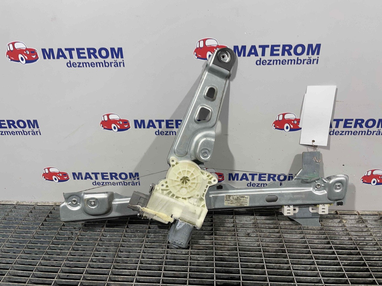 MACARA USA FATA STANGA PEUGEOT 3008 3008 - - (2008 2013)