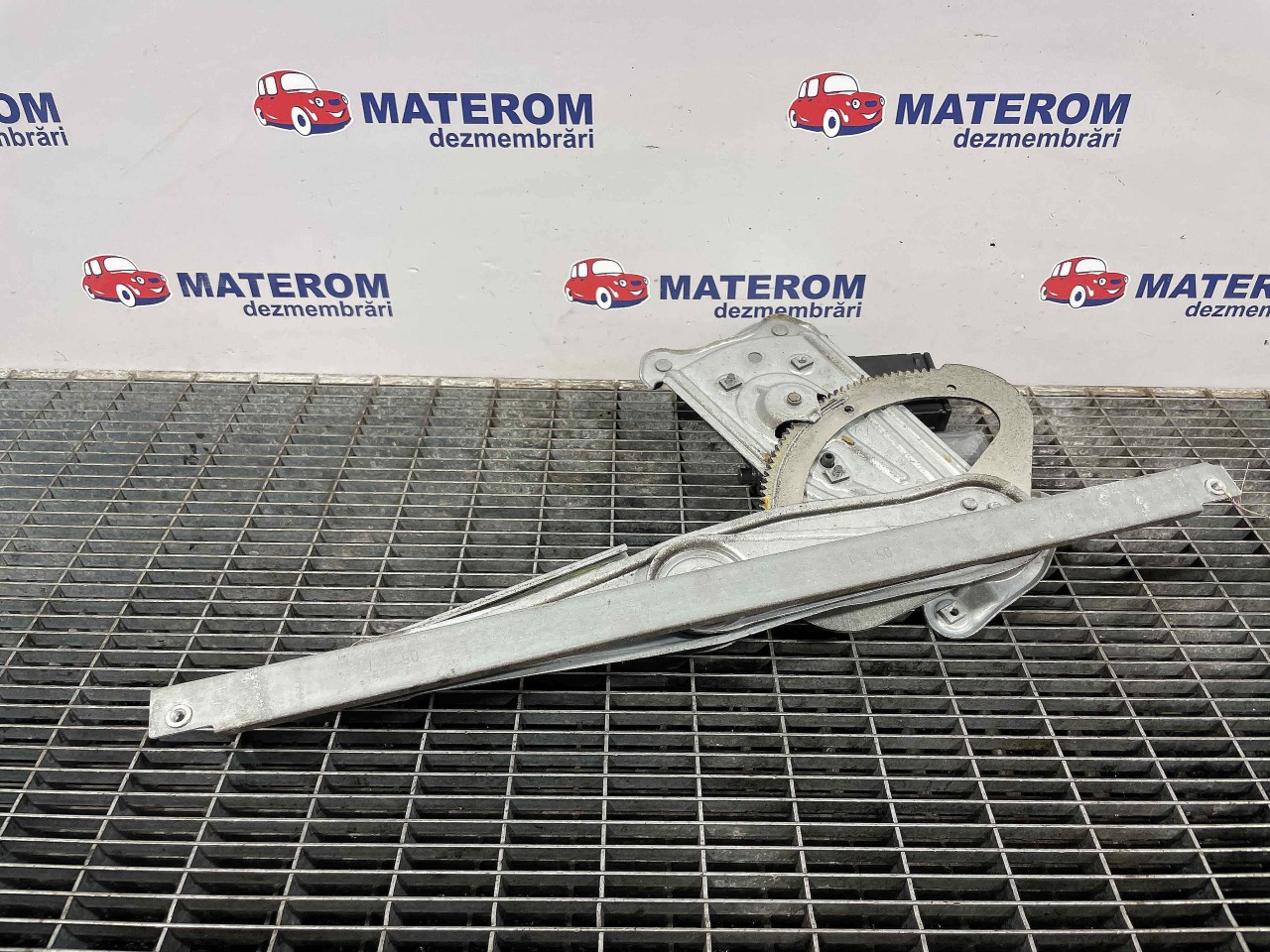 MACARA USA FATA STANGA RENAULT MEGANE - - (2008 2012)