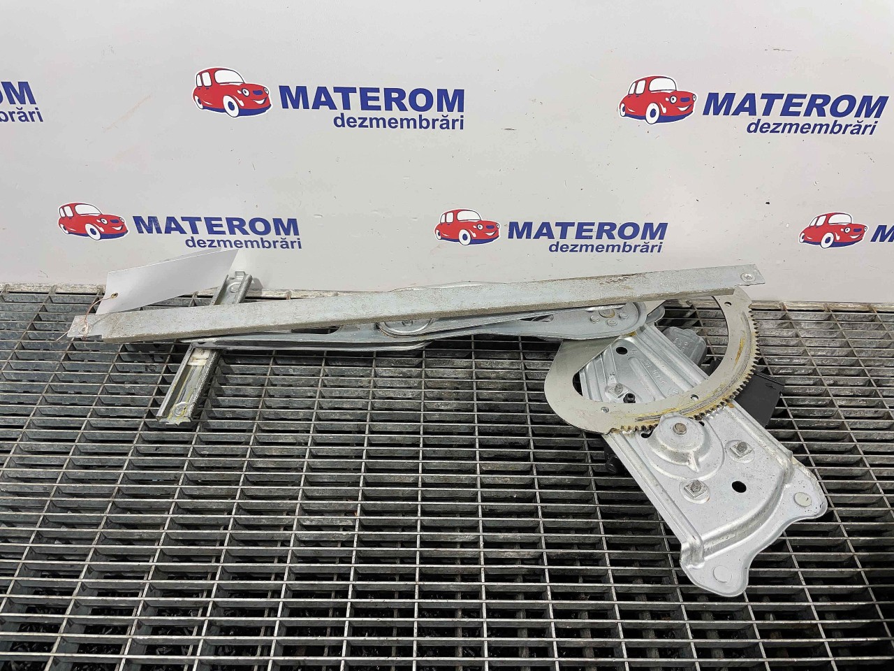 MACARA USA FATA STANGA RENAULT SCENIC - - (2009 2013)