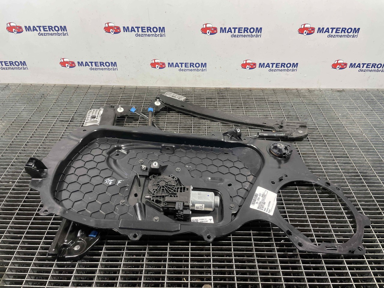 MACARA USA FATA STANGA TESLA MODEL 3 - - (2017 2023)