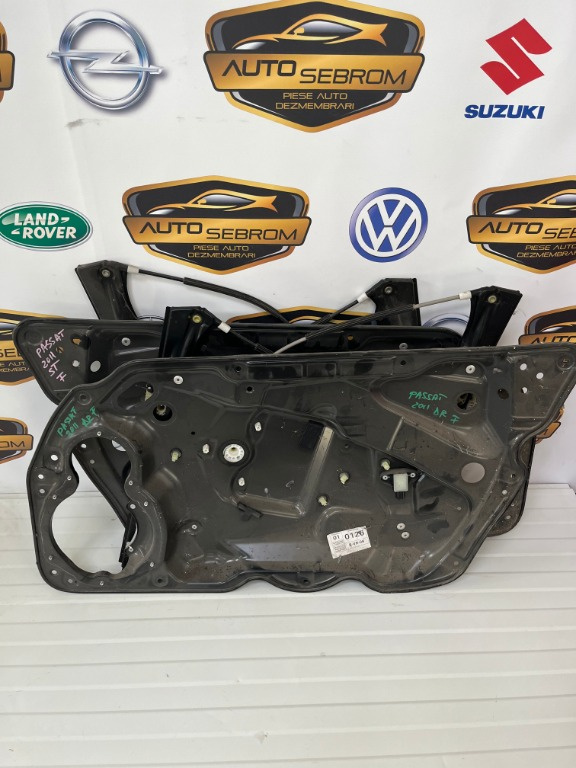 Macara usa fata VW Passat B7