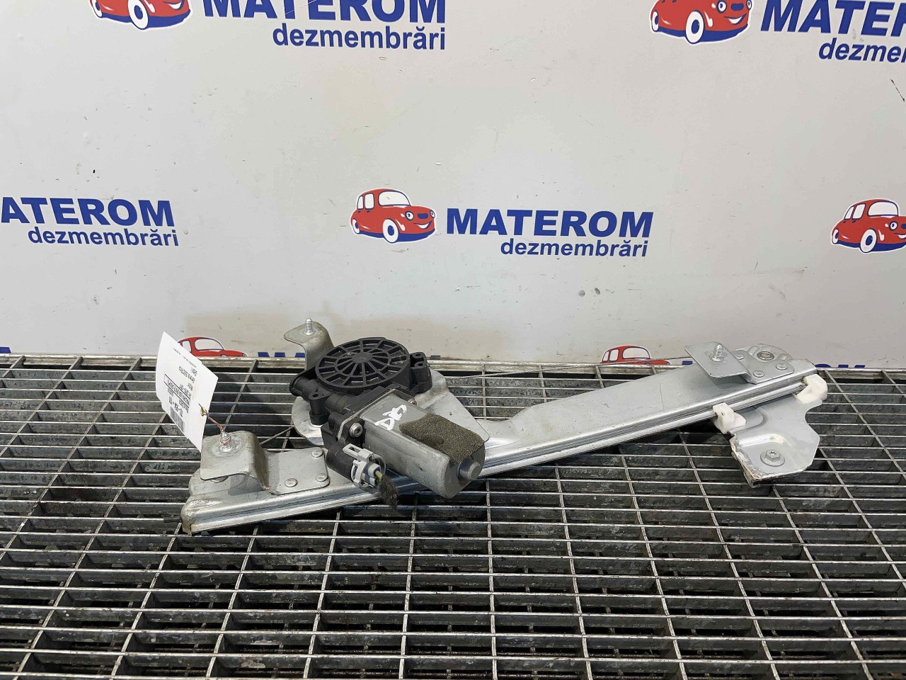 MACARA USA SPATE DREAPTA DACIA DUSTER - 