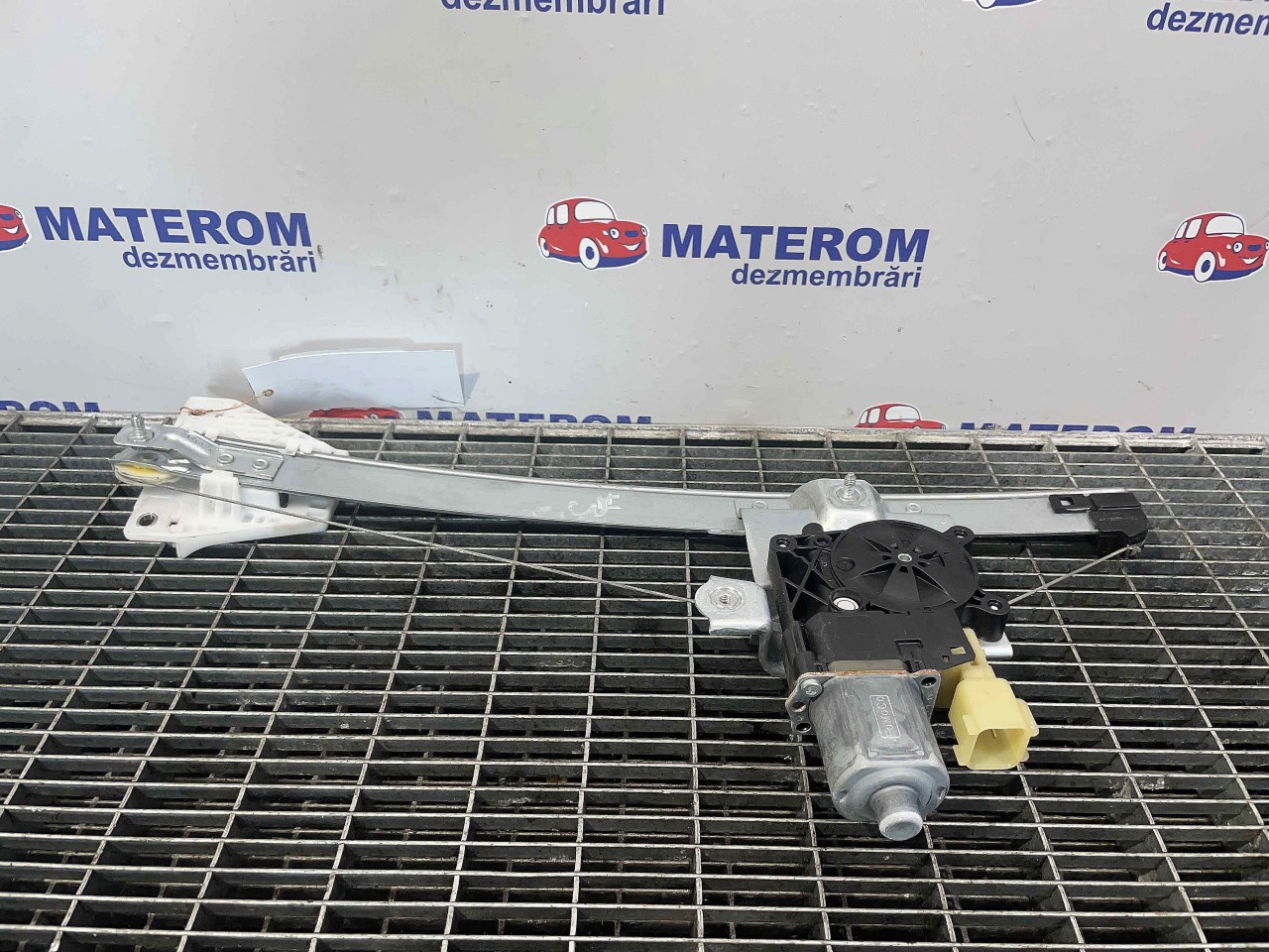 MACARA USA SPATE DREAPTA FORD KUGA - - (2012 2019)