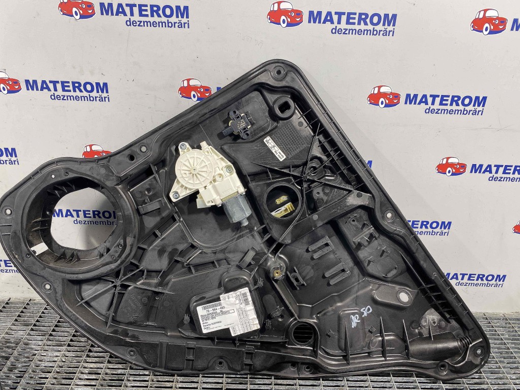 MACARA USA SPATE DREAPTA MERCEDES ML - -