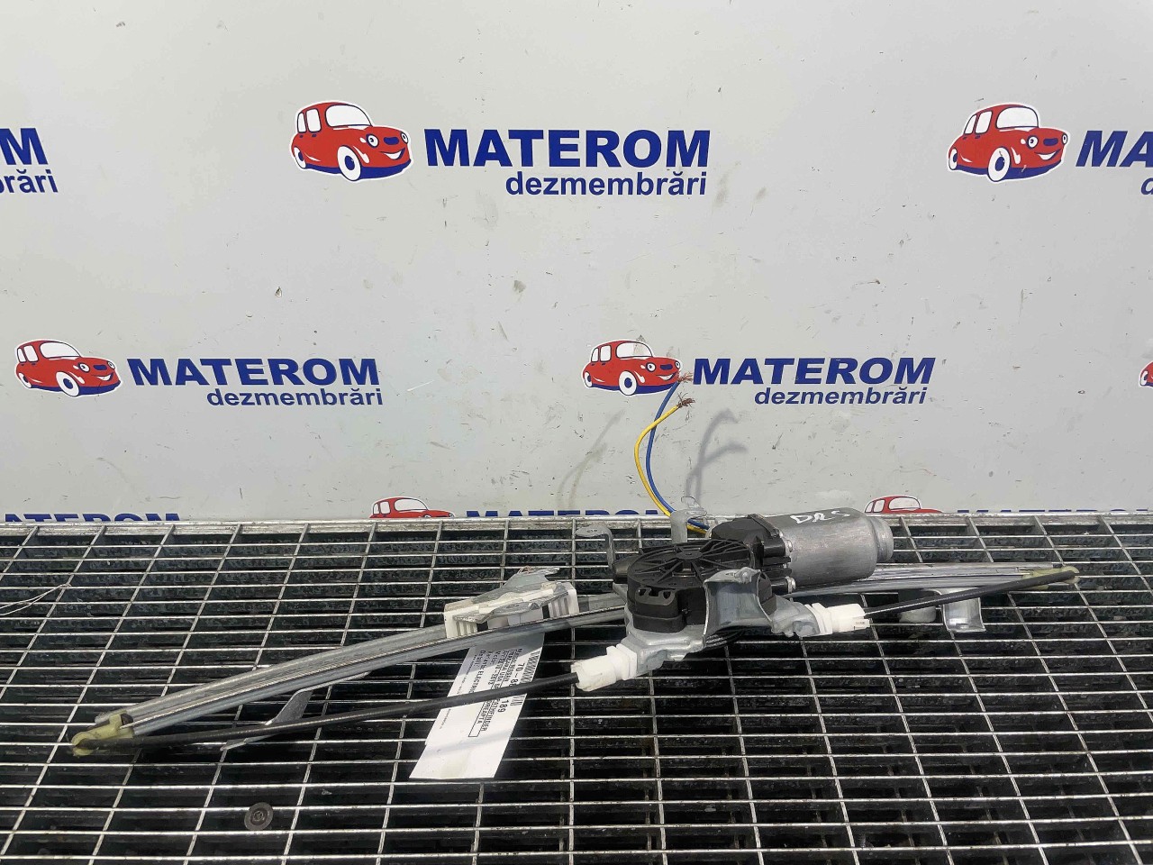 MACARA USA SPATE DREAPTA NISSAN PATHFINDER - - (2010 2013)