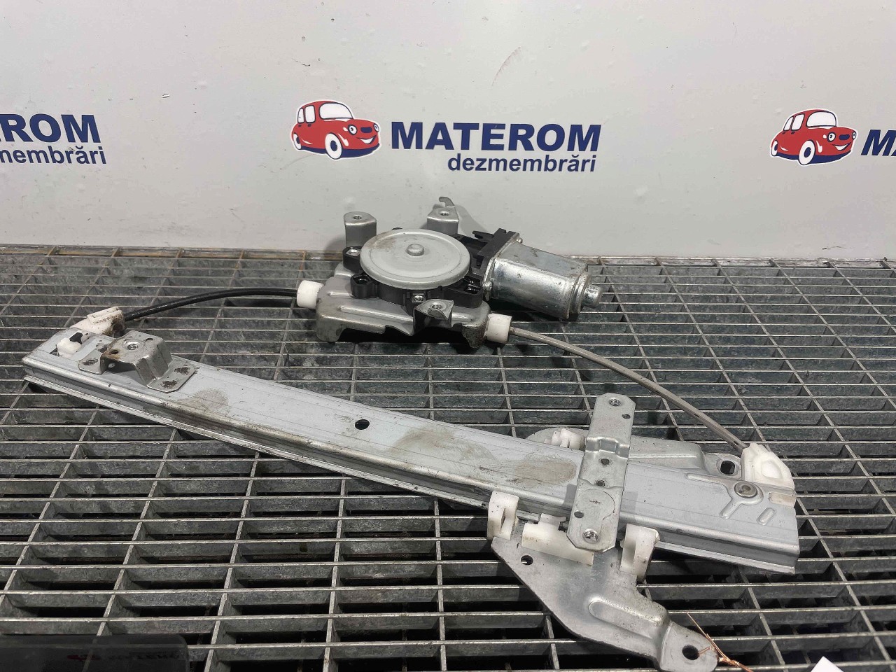 MACARA USA SPATE DREAPTA NISSAN X-TRAIL - - (2003 2007)