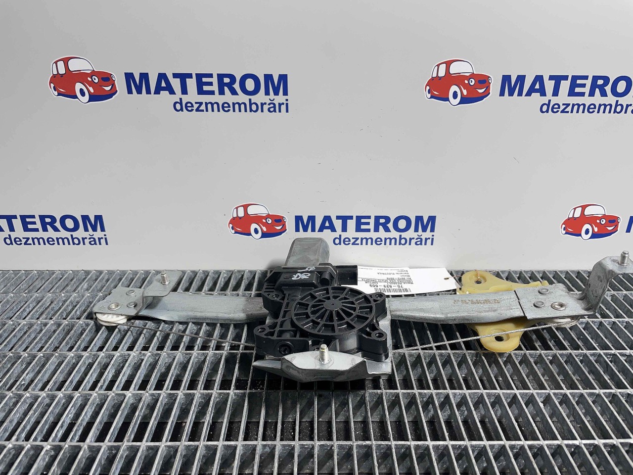 MACARA USA SPATE DREAPTA RENAULT CAPTUR - - (2013 2016)
