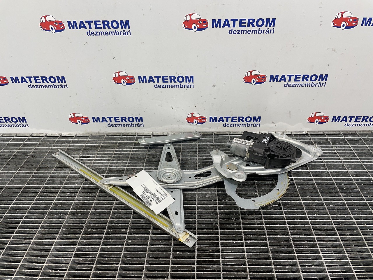 MACARA USA SPATE DREAPTA RENAULT SCENIC - - (2013 2015)