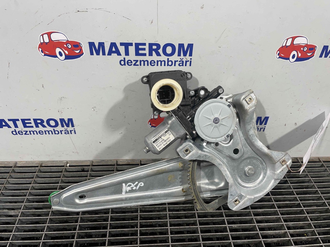 MACARA USA SPATE DREAPTA TOYOTA AVENSIS 