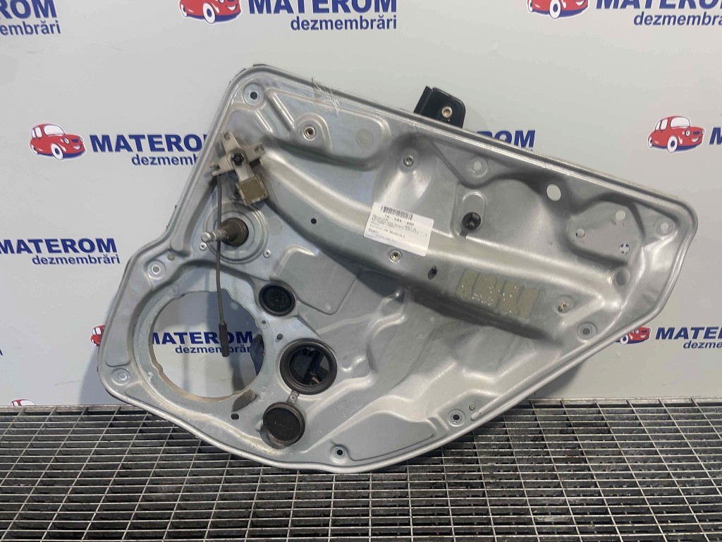 MACARA USA SPATE DREAPTA VW GOLF IV - - (1998 2004)