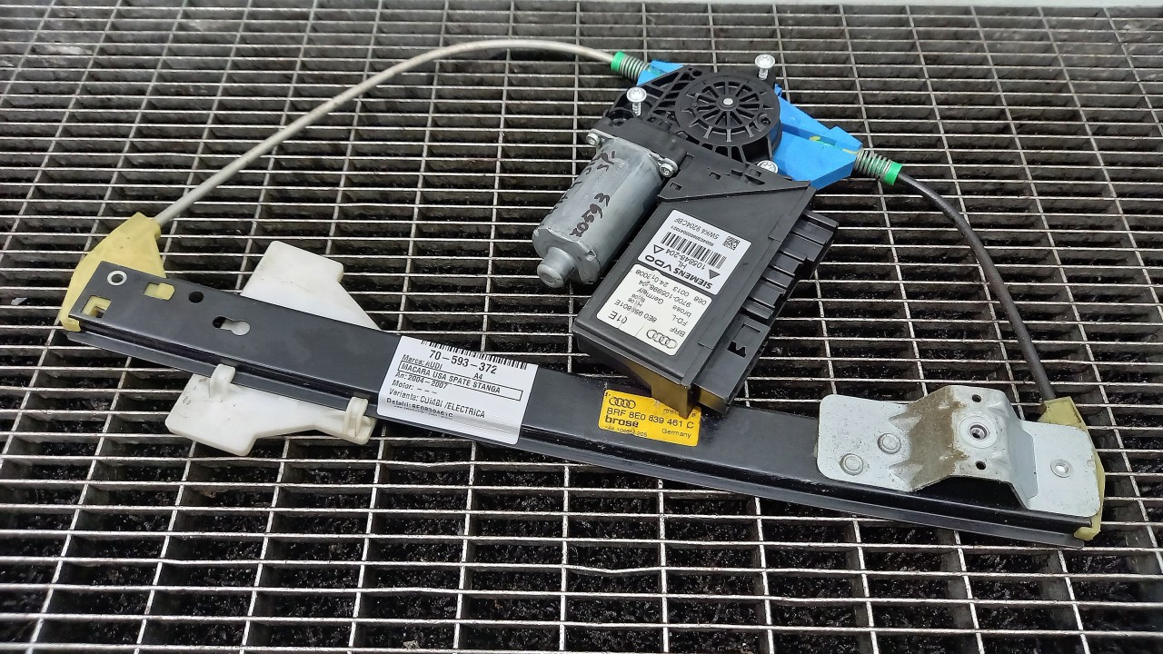 MACARA USA SPATE STANGA AUDI A4 - - (2004 2007)