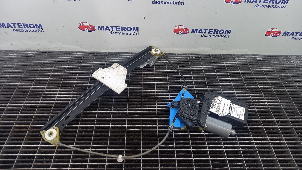 MACARA USA SPATE STANGA AUDI A4 - - (2004 2007)
