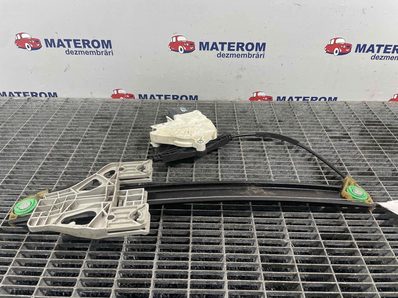MACARA USA SPATE STANGA AUDI A4 - - (2007 2011)