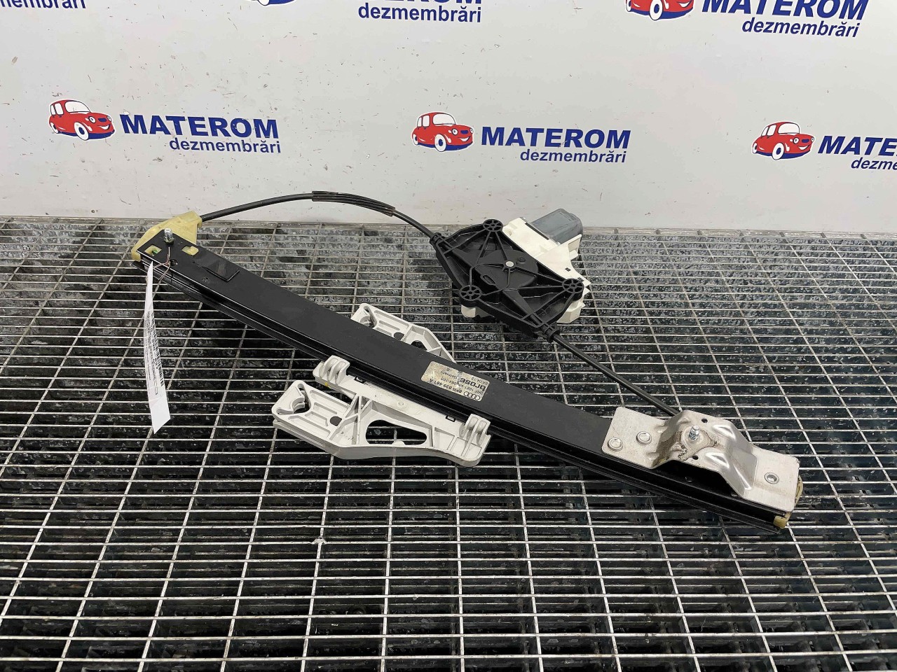 MACARA USA SPATE STANGA AUDI A4 - - (2012 2015)