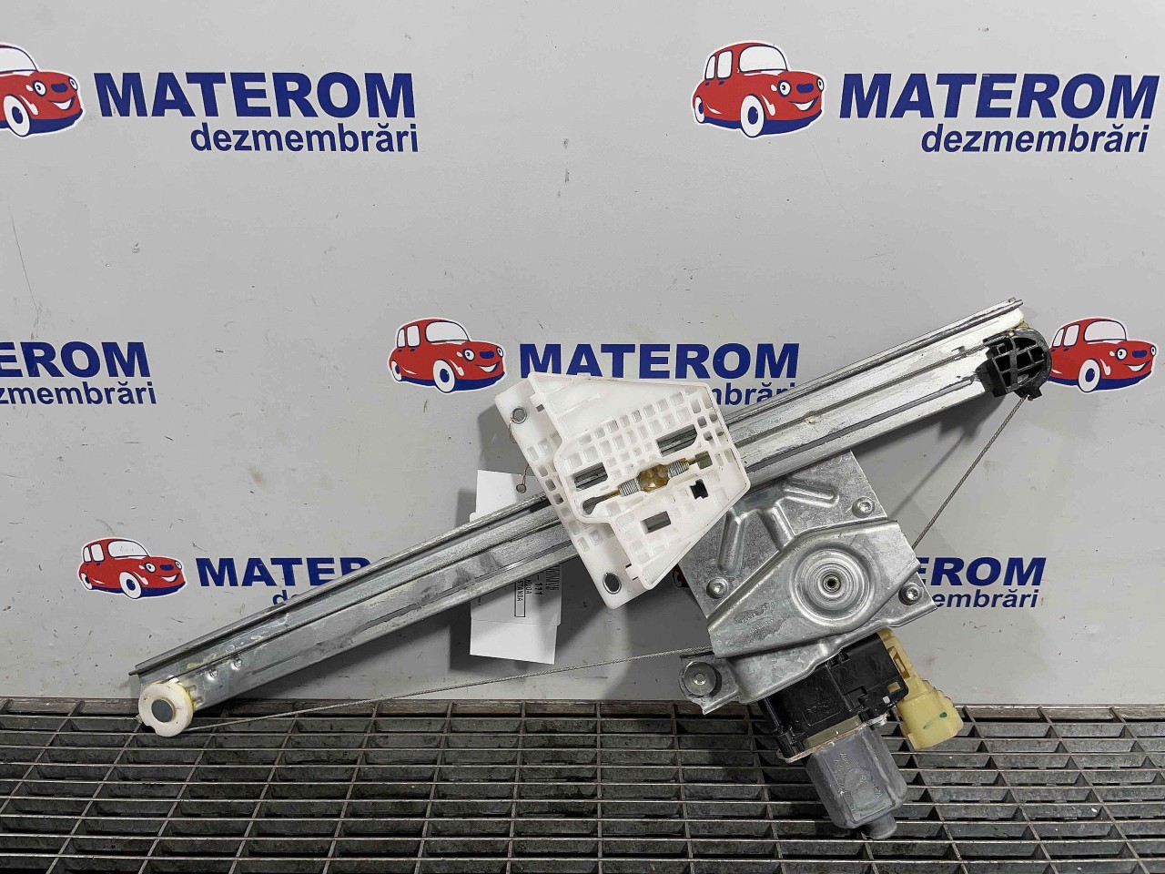 MACARA USA SPATE STANGA FORD KUGA - - (2012 2019)