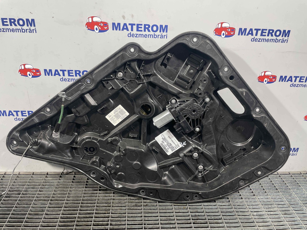 MACARA USA SPATE STANGA MERCEDES C-CLASS