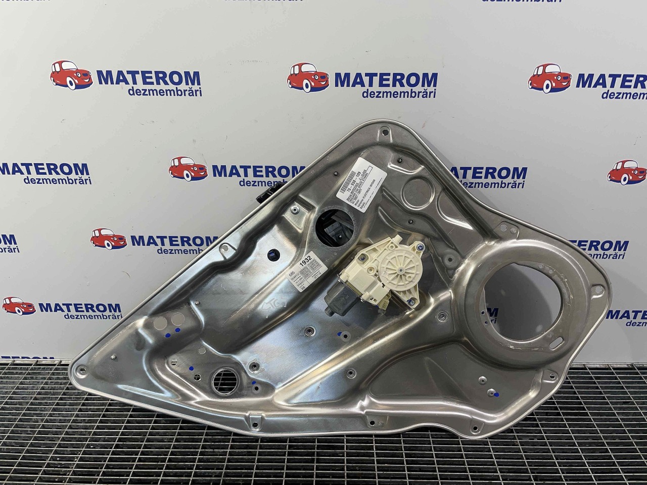 MACARA USA SPATE STANGA MERCEDES C-CLASS C-CLASS - - (2007 2011)