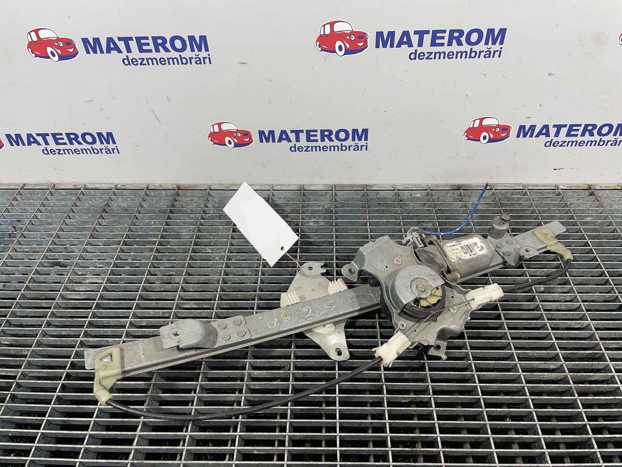 MACARA USA SPATE STANGA NISSAN PATHFINDER - - (2005 2010)