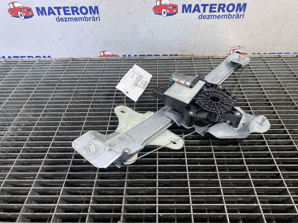 MACARA USA SPATE STANGA RENAULT ARKANA -