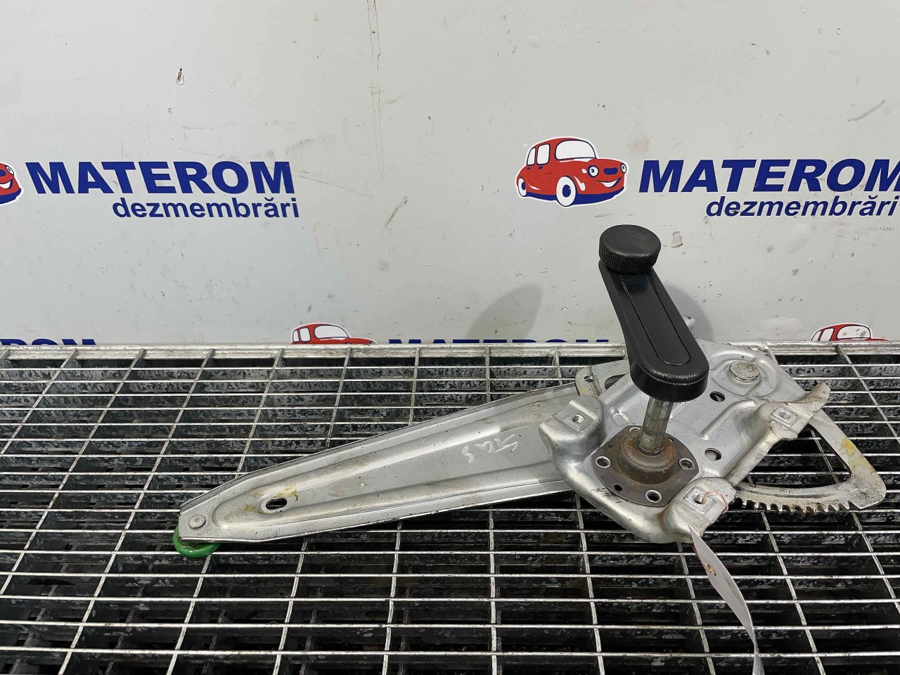 MACARA USA SPATE STANGA TOYOTA AVENSIS - - (2012 2015)