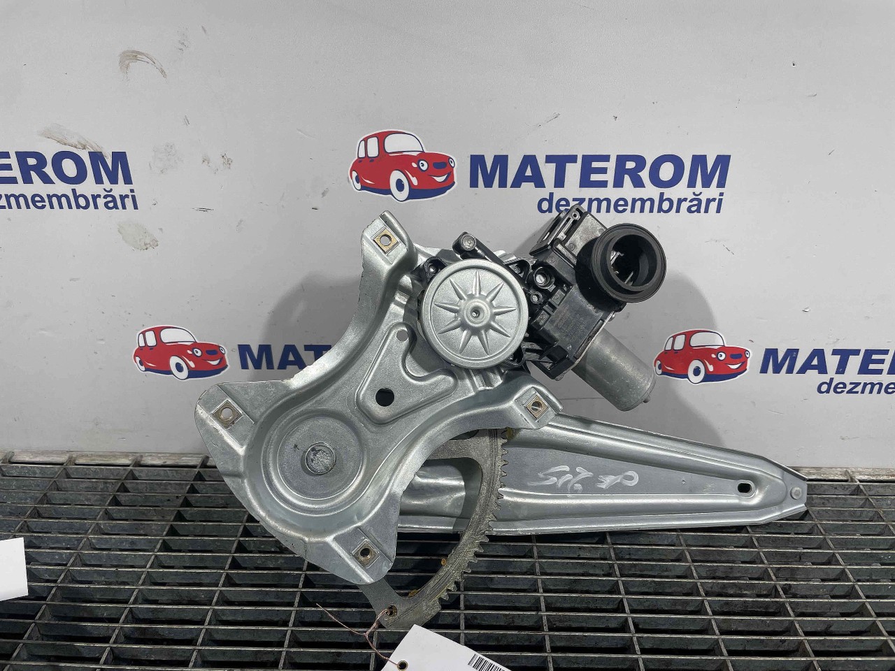 MACARA USA SPATE STANGA TOYOTA HILUX - - (2015 2020)