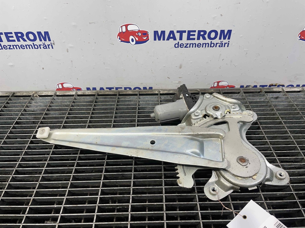 MACARA USA SPATE STANGA TOYOTA RAV4 - - 
