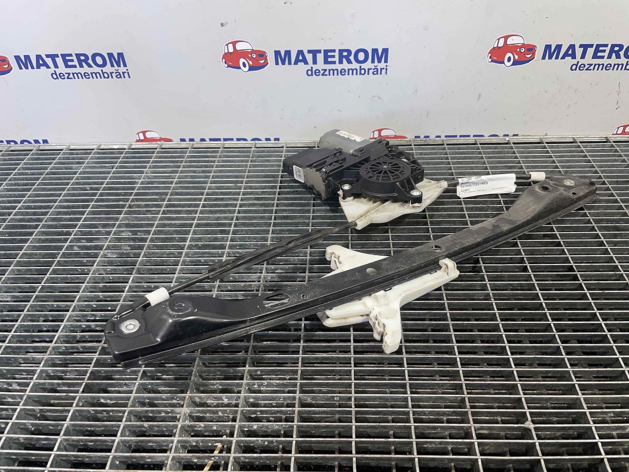 MACARA USA SPATE STANGA VW GOLF V PLUS - - (2005 2008)