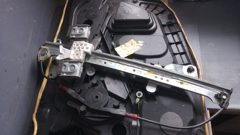 Macara usa stanga fata ford fusion
