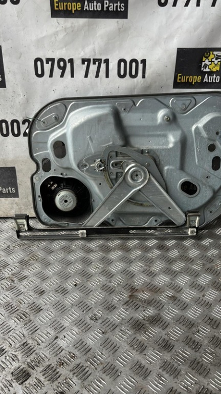 Macara usa stanga fata Ford Kuga an fabricatie 2012