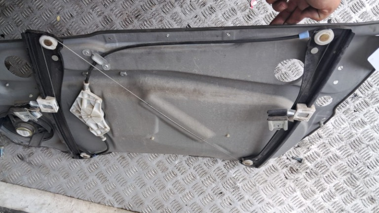 Macara usa stanga fata Mercedes A150 w169 coupe , an 2005 cod A1697201179