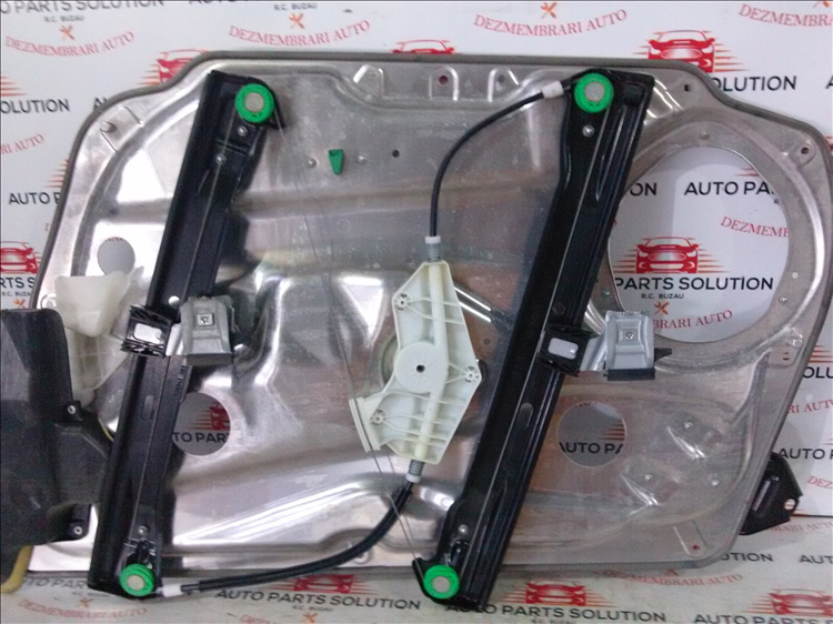Macara usa stanga fata MERCEDES BENZ E CLASS W212 an fabr 2012