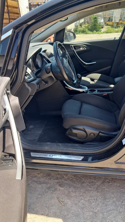 Macara usa stanga fata Opel Astra J an 2011