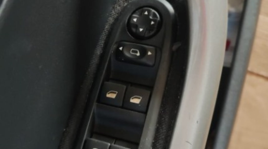 Macara usa stanga fata Peugeot 308 1.6 HDI 111 Cp / 82 Kw ,transmisie manuala , an 2011 combi