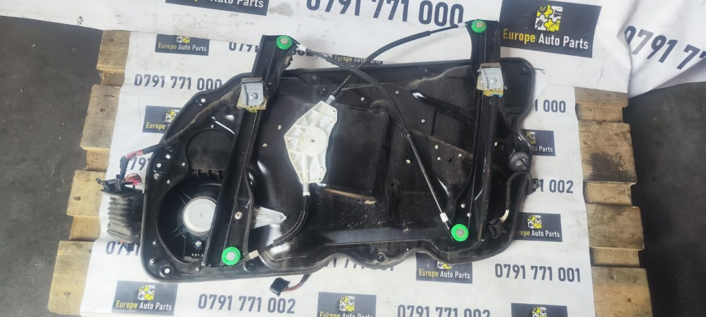 Macara usa stanga fata Vw Passat B6 2.0 TDI an 2010