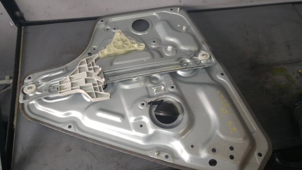 Macara usa stanga spate hyundai ix20 2010-2015 83470-1k010
