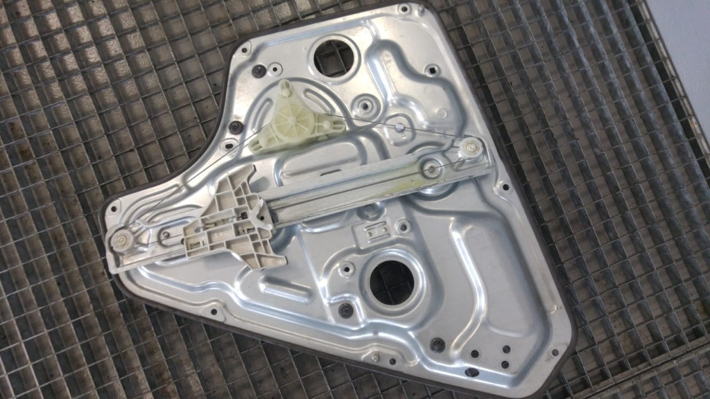 Macara usa stanga spate hyundai ix20 dupa 2011 83470-1k010
