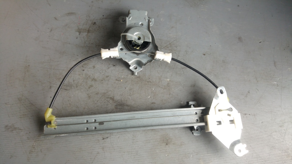 Macara usa stanga spate nissan qashqai p119766n