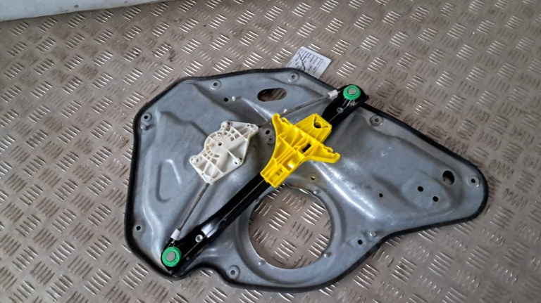 Macara usa stanga spate Vw Golf 6 combi an 2010