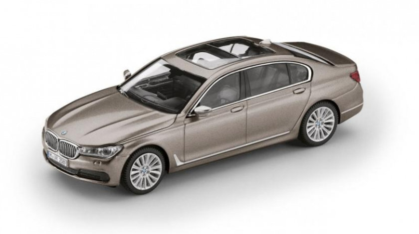 Macheta BMW Seria 7 Long 2017 Cashmere Silver 1:43