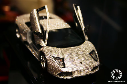 Macheta Lamborghini Murcielago cu 7668 de cristale Swarovski Macheta Lamborghini Murcielago cu 7668 de cristale Swarovski
