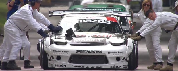 Mad Mike rupe asfaltul de la Goodwood cu al sau RX7